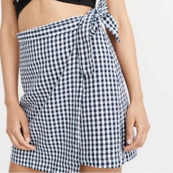 Abercrombie & Fitch Dresses & Skirts - Abercrombie & Fitch Linen Cotton Wrap Skirt
Navy Blue Checker Gingham
